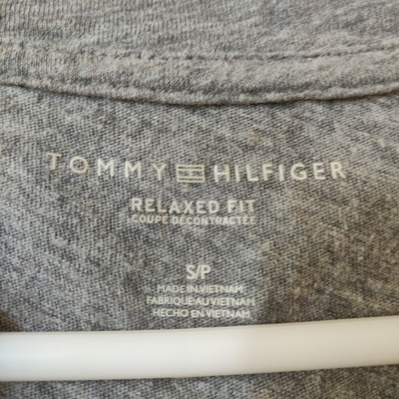 🎉3/$15🎉 Grey Tommy Hilfiger Logo T-Shirt - Picture 3 of 5